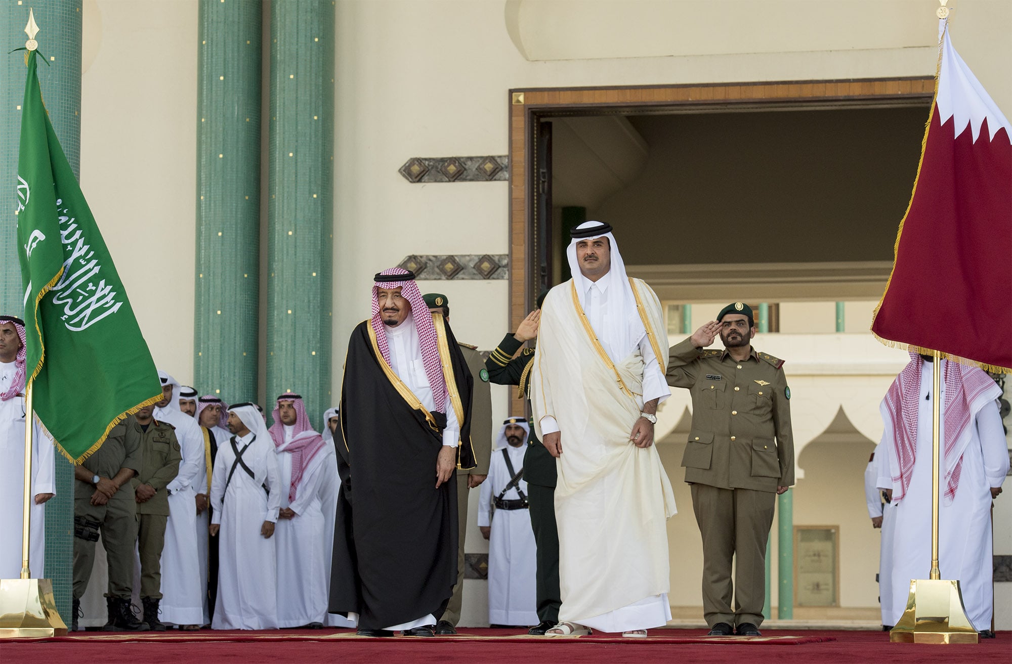 Катар и саудовская аравия. Дворец Эмира Катара. Катар Саудовская Аравия. ХАМАС В Катаре. Ministry of Defense of Qatar.